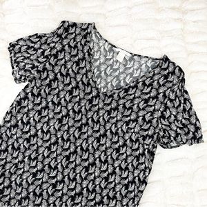 H&M black & white palm leaf top • Size 8